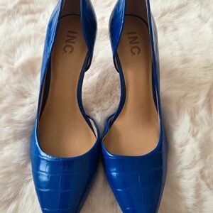 INC International Concepts Bright Blue Croc-Embossed Pointed Flats